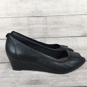 Clarks Artisan Vendra Daisy Womens Black Peep Toe Low Wedge Pump Heels